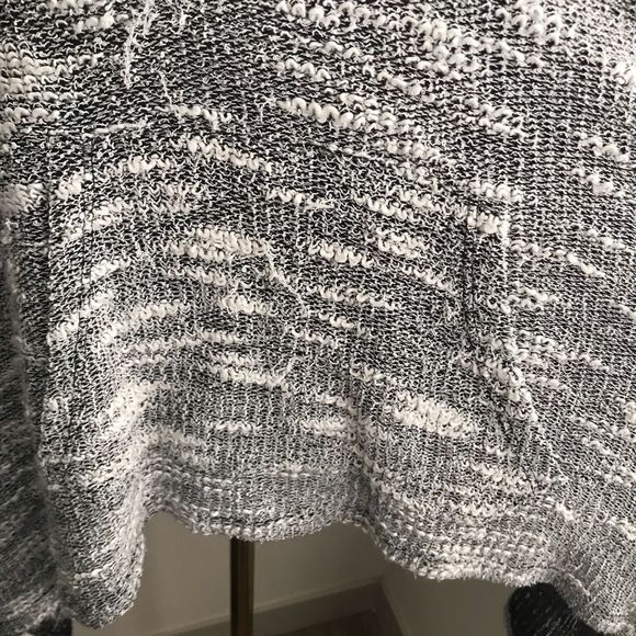 Splendid Cowl Neck Textured Kangaroo Pocket Poncho - Picture 4 of 7